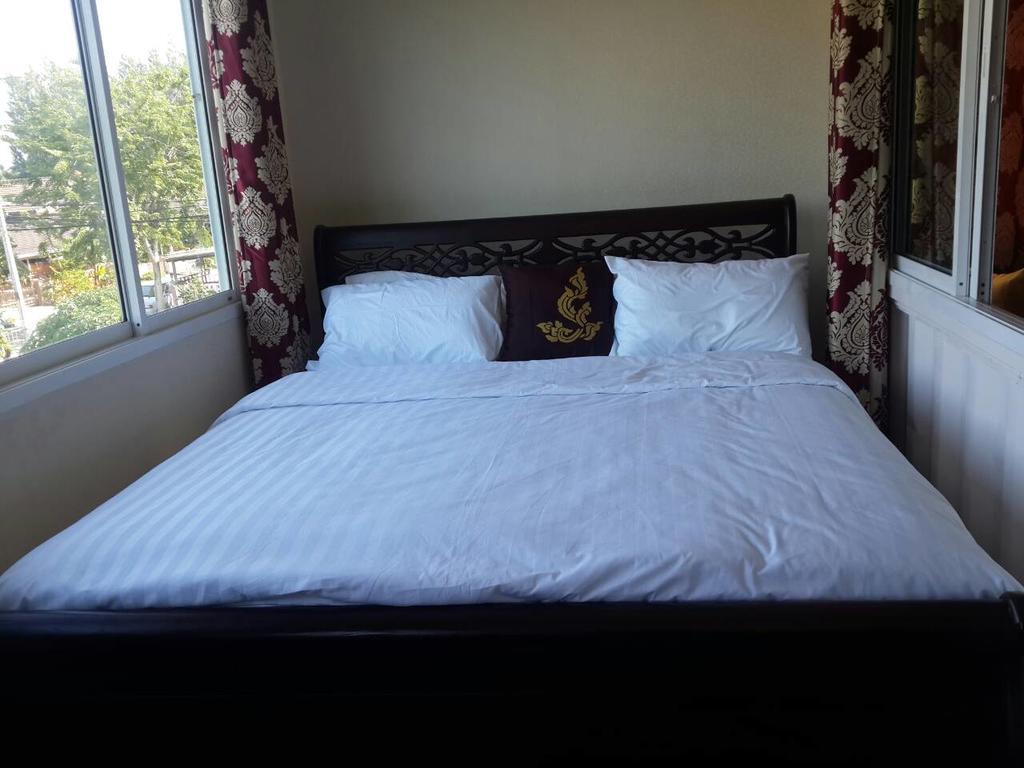 Farsai Homestay Lop Buri Екстериор снимка