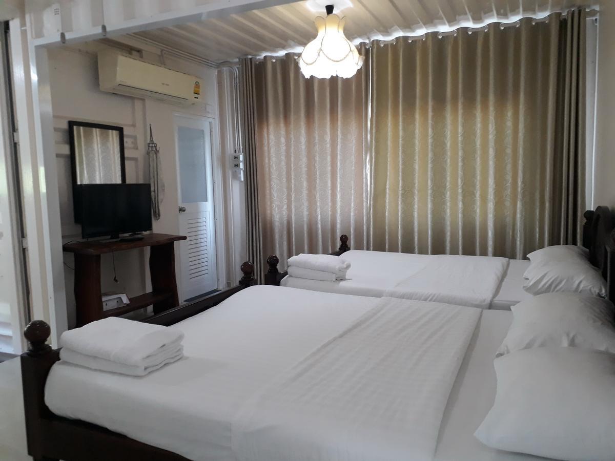 Farsai Homestay Lop Buri Екстериор снимка