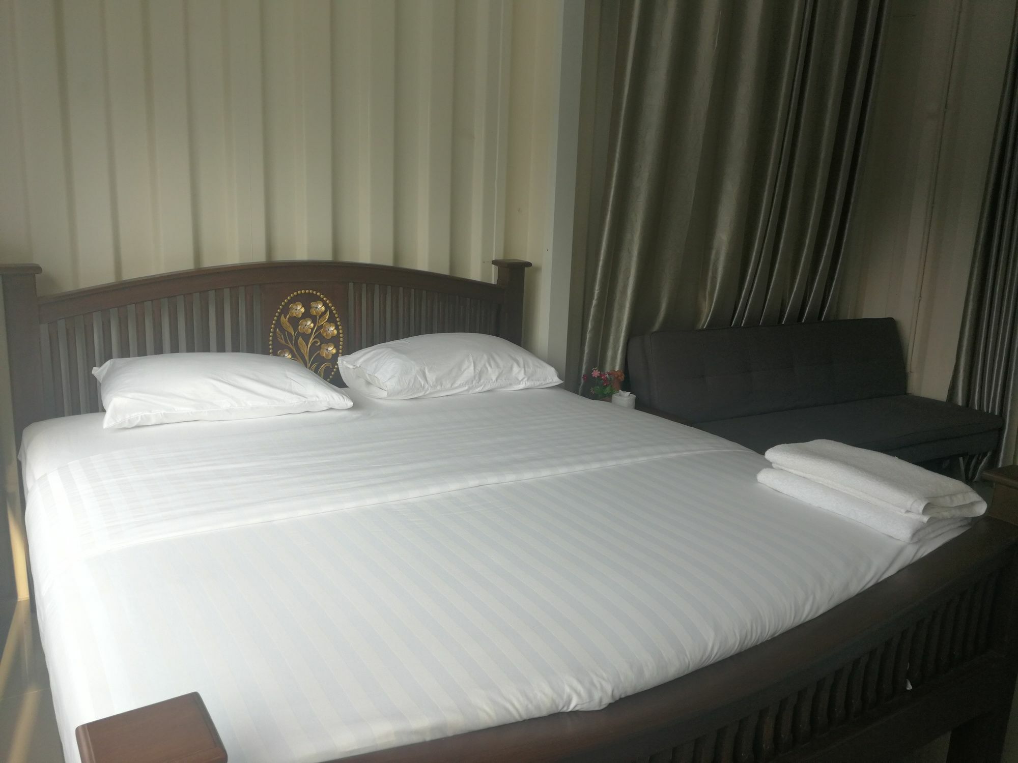 Farsai Homestay Lop Buri Екстериор снимка