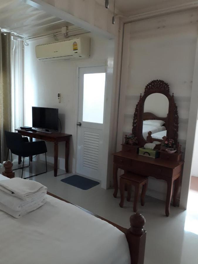Farsai Homestay Lop Buri Екстериор снимка
